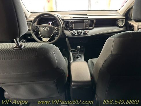 Used 2018 Toyota RAV4 LE image 9