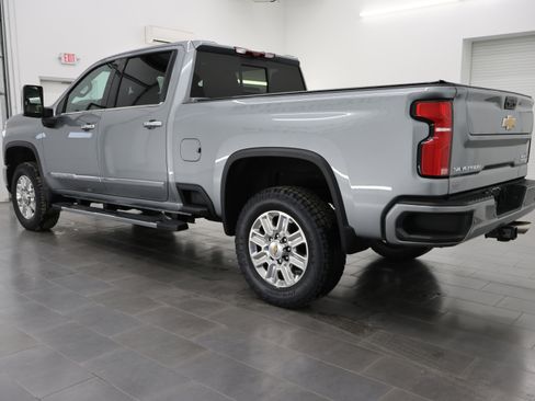 Used 2024 Chevrolet Silverado 3500 High Country w/ High Country Premium Package AWD/4WD image 6