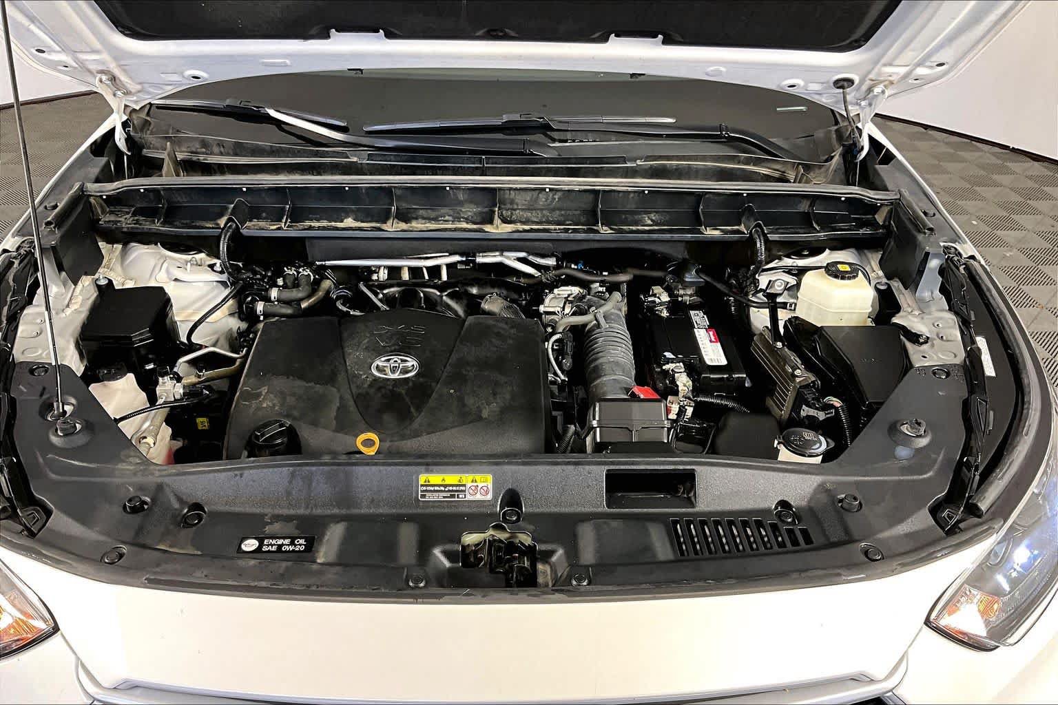 Used 2021 Toyota Highlander XLE FWD image 32