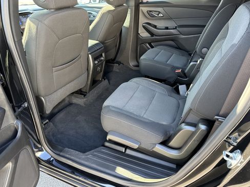 Used 2023 Chevrolet Traverse LT image 27