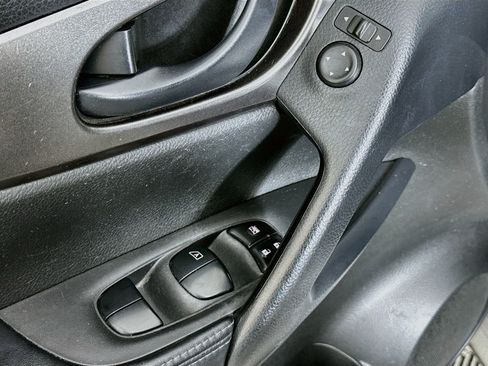 Used 2020 Nissan Rogue Sport S FWD image 15