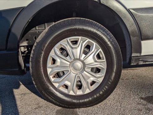 Used 2023 Ford E-Transit Medium Roof image 27