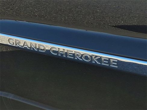 Used 2013 Jeep Grand Cherokee Laredo image 33