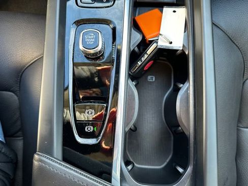 Used 2025 Volvo XC60 B5 Plus image 31