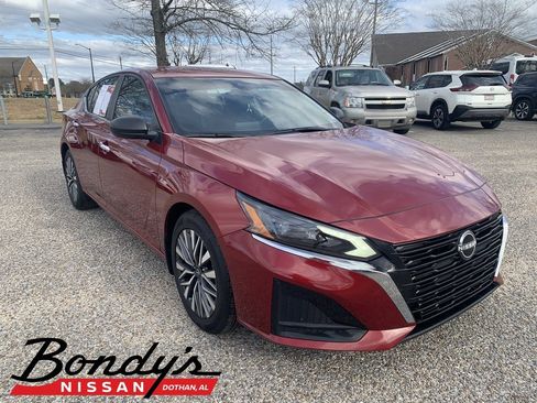 Used 2024 Nissan Altima 2.5 SV image 1