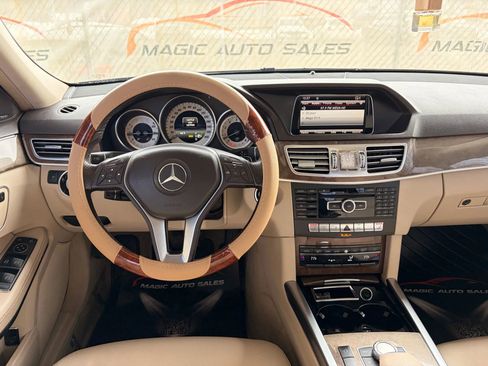 Used 2014 Mercedes-Benz E 350 4MATIC Sedan image 29