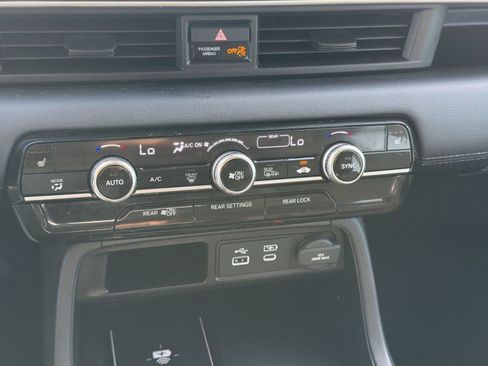 Used 2025 Honda Pilot Touring image 19