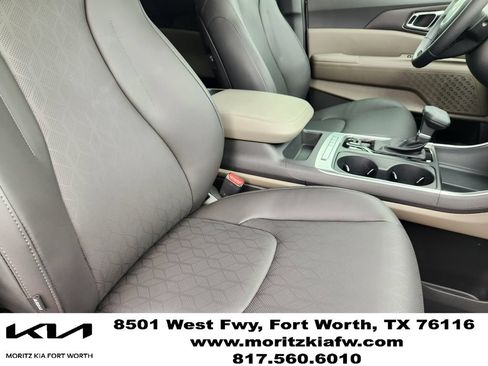 New 2026 Kia Carnival EX FWD image 10