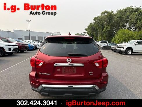Used 2019 Nissan Pathfinder SL AWD/4WD image 4
