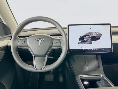 Used 2025 Tesla Model Y Long Range AWD/4WD image 16