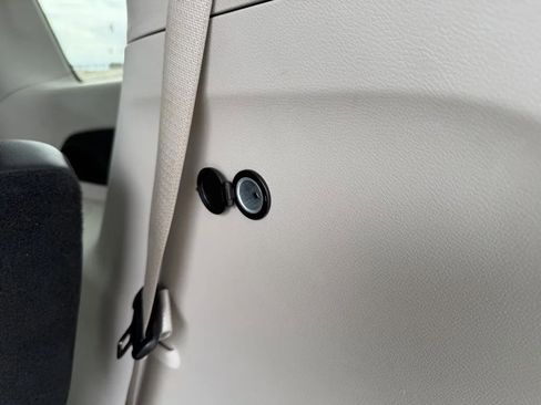 Used 2023 Chrysler Pacifica Touring-L image 35