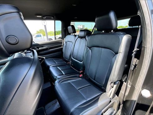 Used 2024 Jeep Wagoneer L Series II w/ Flexible Seating Group AWD/4WD image 24