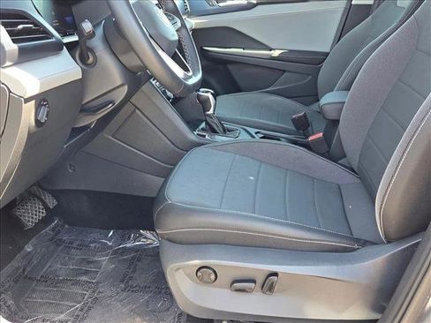 Used 2024 Volkswagen Taos SE image 15