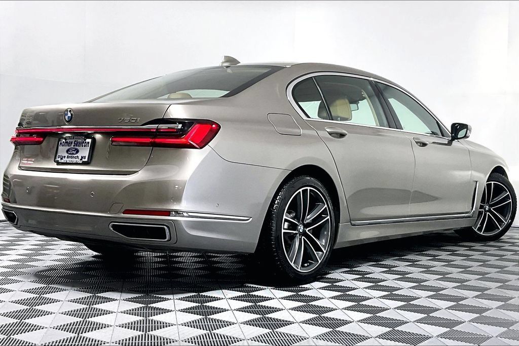 Used 2022 BMW 750i xDrive AWD/4WD image 12