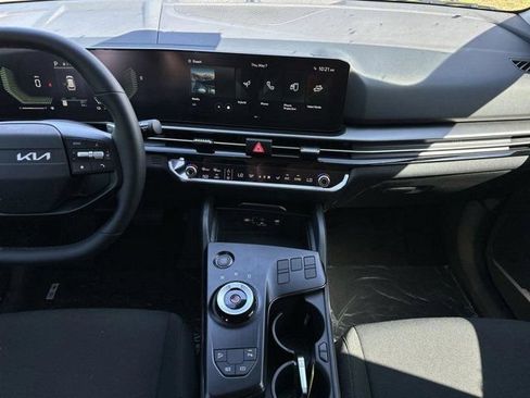 New 2026 Kia Sportage LX FWD image 12