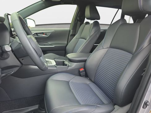Used 2025 Toyota RAV4 XSE AWD/4WD image 15