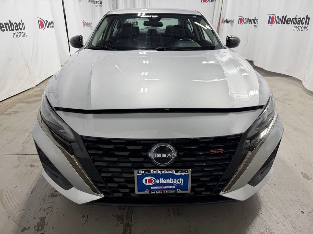 Used 2024 Nissan Altima 2.5 SR FWD image 2
