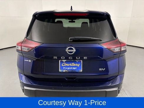 Used 2024 Nissan Rogue SV FWD image 9