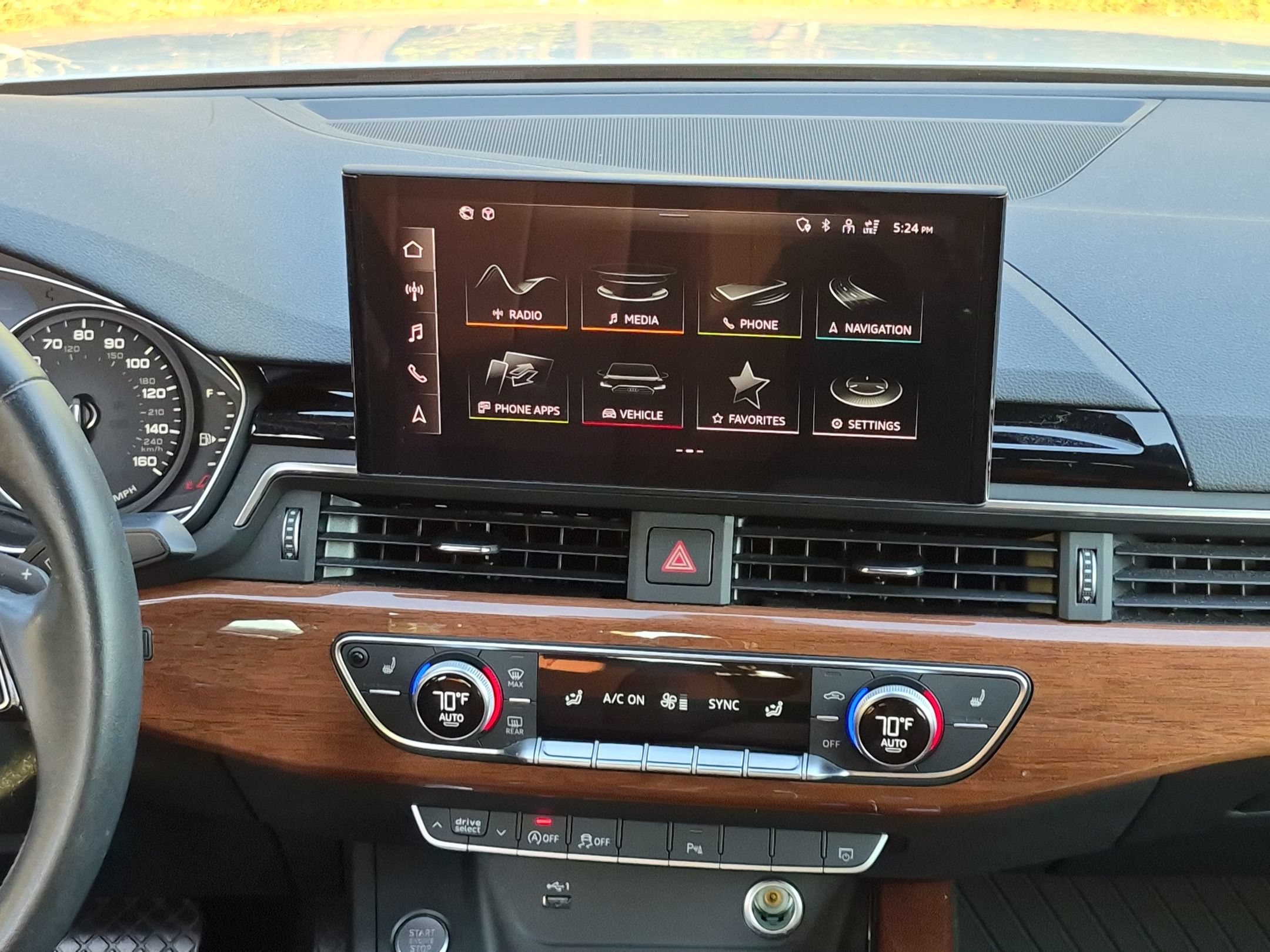 Used 2022 Audi A4 2.0T Premium w/ Convenience Package AWD/4WD image 12