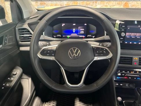 Used 2025 Volkswagen Taos SE FWD image 13