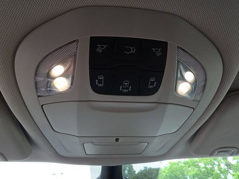 Used 2024 Chrysler Pacifica Touring-L FWD image 24