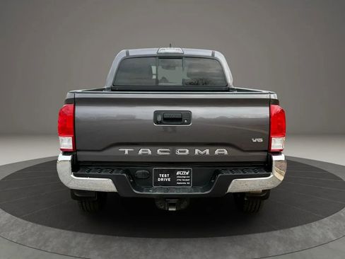 Used 2017 Toyota Tacoma SR5 w/ Tow Package image 5