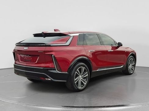 Used 2024 Cadillac Lyriq Luxury AWD/4WD image 6