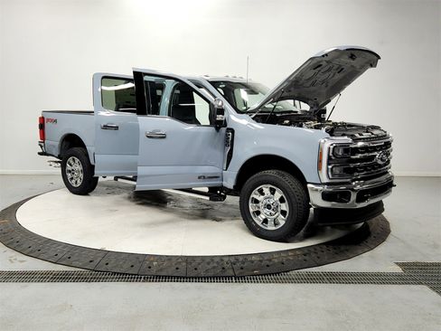 New 2026 Ford F250 Lariat w/ Chrome Package image 9