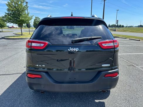 Used 2014 Jeep Cherokee Latitude w/ Cold Weather Group AWD/4WD image 7