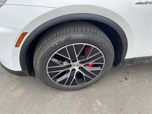 Certified 2025 Porsche Macan 4S Electric AWD/4WD image 27