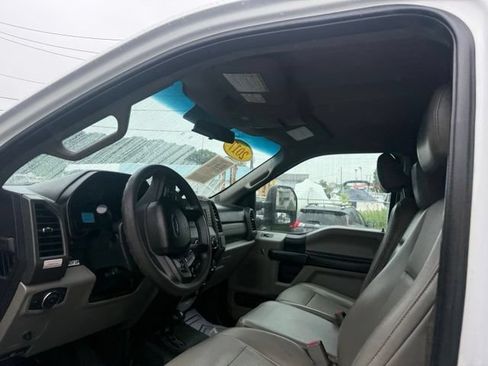 Used 2017 Ford F550 4x4 Regular Cab Super Duty image 9