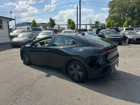 Used 2025 Toyota Prius LE AWD/4WD image 7