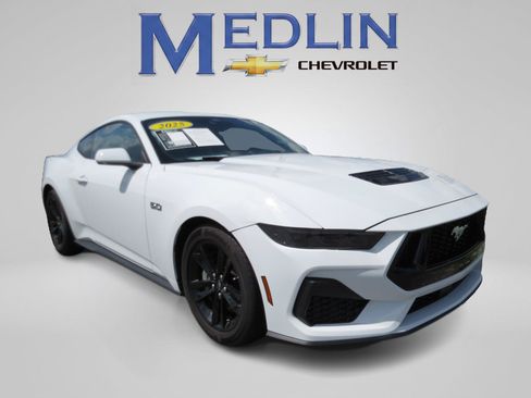Used 2025 Ford Mustang GT RWD image 1
