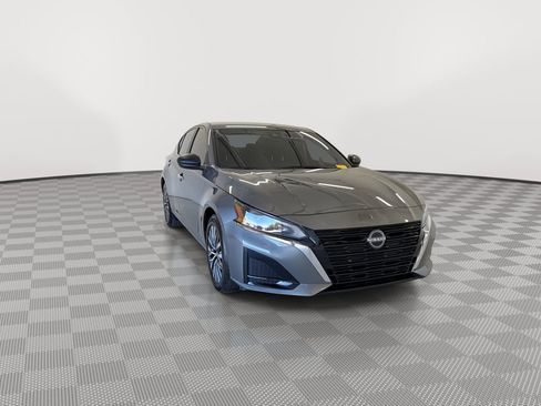 Certified 2025 Nissan Altima 2.5 SV FWD image 3