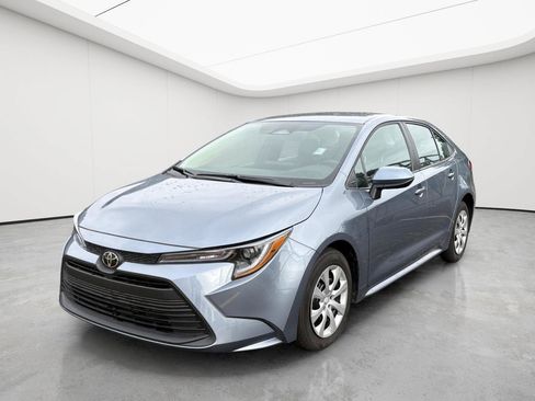Used 2025 Toyota Corolla LE FWD image 3