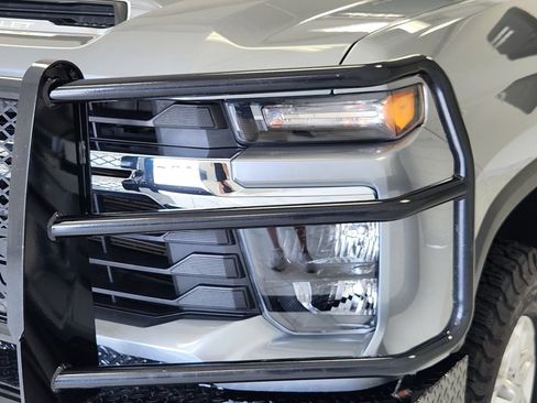 Used 2024 Chevrolet Silverado 3500 LT w/ Convenience Package AWD/4WD image 9
