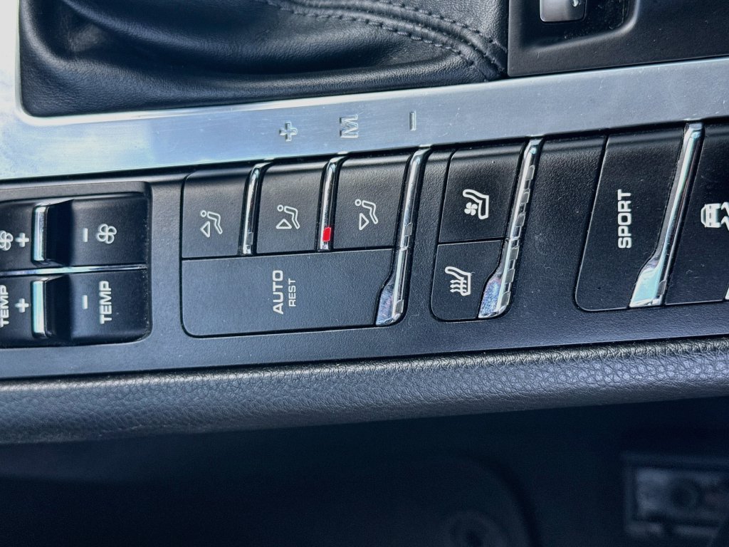 Used 2021 Porsche Macan S AWD/4WD image 17