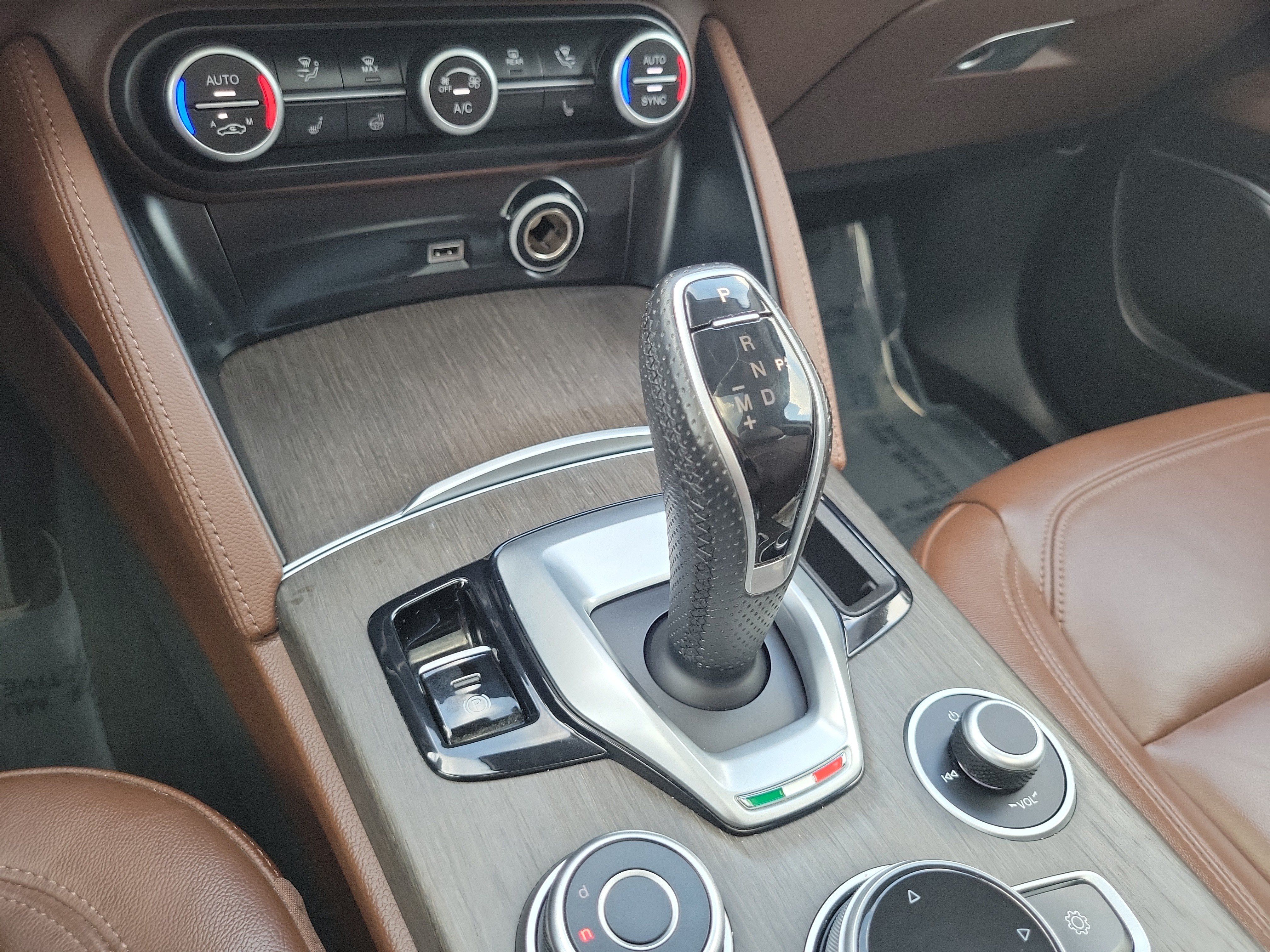 Used 2021 Alfa Romeo Stelvio Ti w/ Active Assist 2 Package TI AWD/4WD image 24