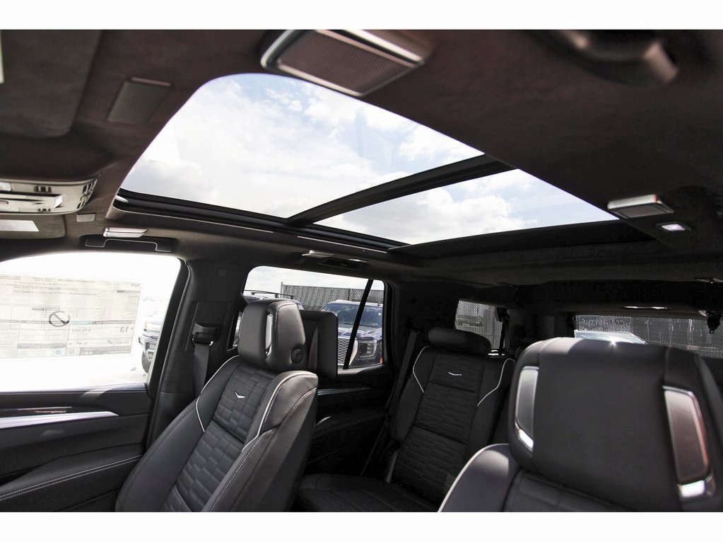 New 2026 Cadillac Escalade V w/ LPO, ONYX Package AWD/4WD image 24