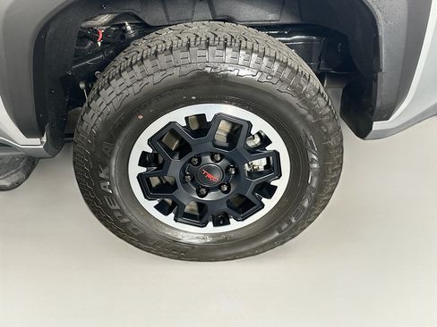 Used 2025 Toyota 4Runner TRD Off-Road AWD/4WD image 11
