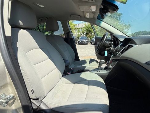 Used 2014 Chevrolet Cruze LT image 5