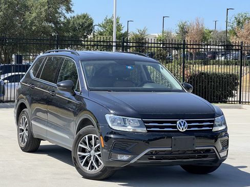Used 2018 Volkswagen Tiguan SE FWD image 2