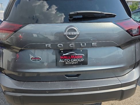 Used 2025 Nissan Rogue S FWD image 27