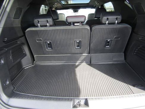 Used 2024 Chevrolet Traverse RS FWD image 15