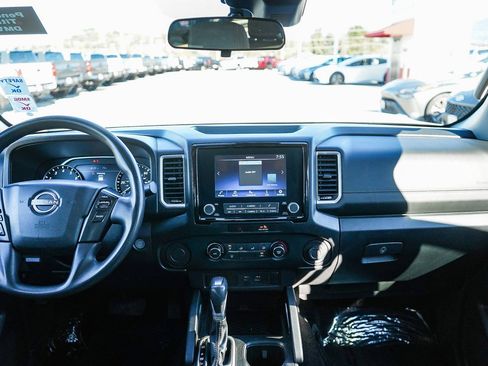 Used 2022 Nissan Frontier SV image 13