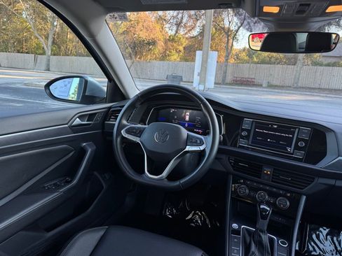 Used 2024 Volkswagen Jetta SE image 24