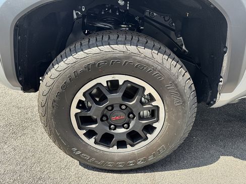 Used 2025 Toyota Tacoma TRD Off-Road AWD/4WD image 23
