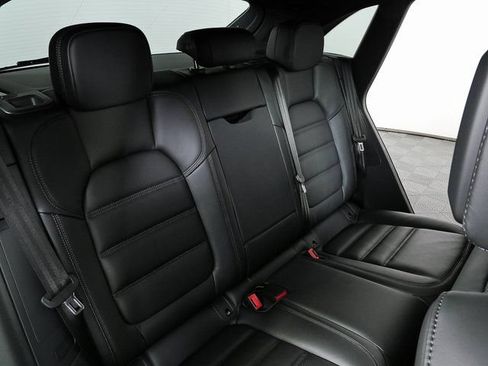 Used 2026 Porsche Macan AWD/4WD image 22