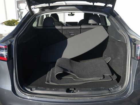 Used 2023 Tesla Model Y Long Range image 15