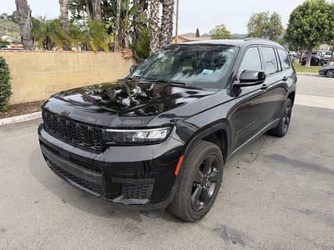 Used 2023 Jeep Grand Cherokee L Altitude image 3